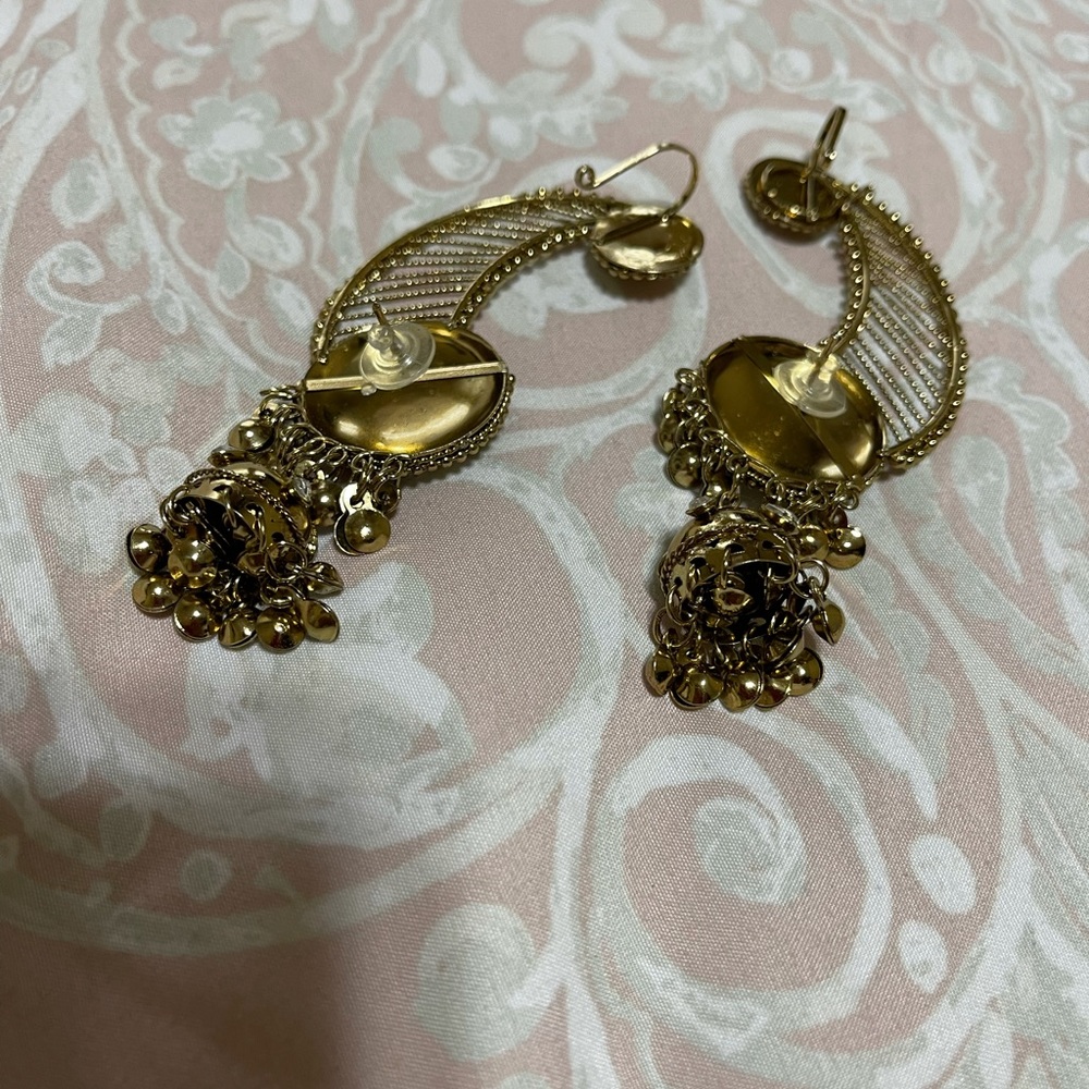 Earrings - Picture 5 of 7